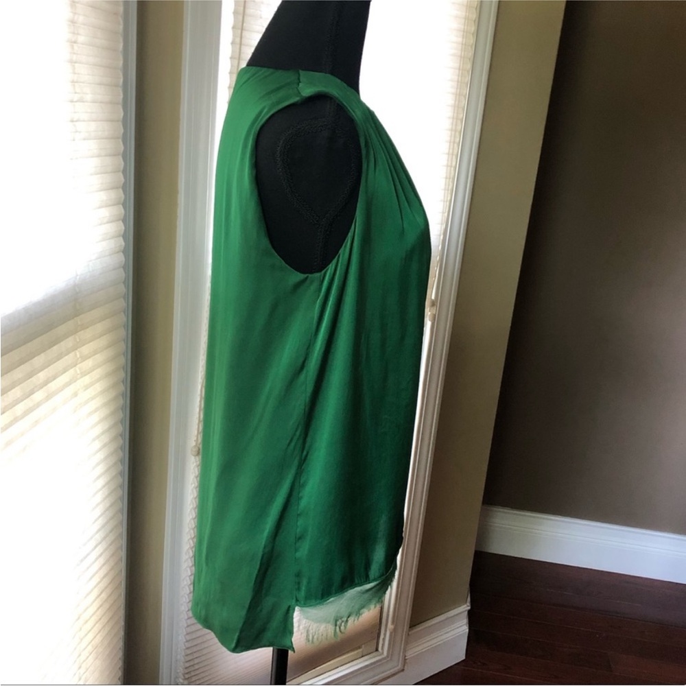 ❤️Elie Tahari Vibrant Emerald Green Silk Sleeveless Blouse Top Fringe Size M - Picture 4 of 7